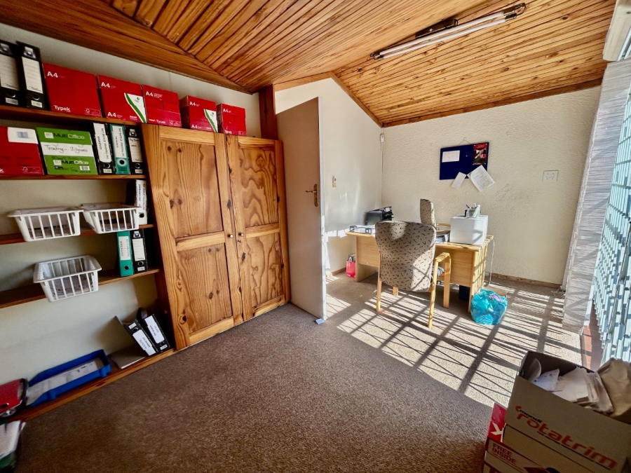 6 Bedroom Property for Sale in Schoemansville North West